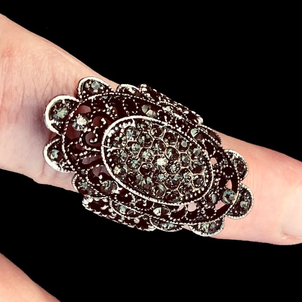 Oval filigree vintage style womens ring with rhinestones inlaid design